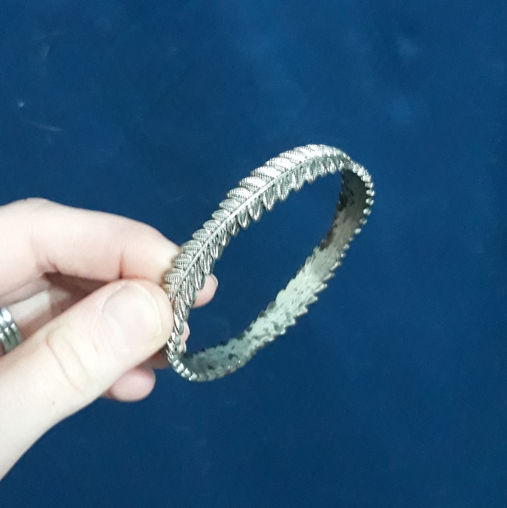 🍂4 for $10🍂 Leaf motif bangle bracelet